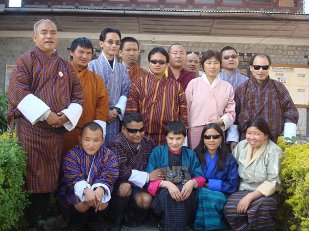 [Picture: Group-photo of in-service course participants and teachers]