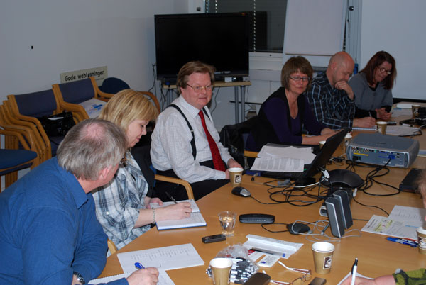 [Photo: Rudolph Brynn (centre) with the participants]