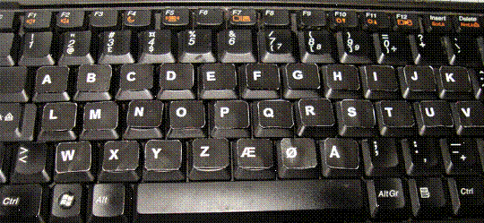 The figure shows a qwerty keyboard modified into one with alphabetic layout using paper labels. The first row of keys include A to K, the second row includes L to V and the last row W to  (which is the last letter in the Norwegian alphabet.
.